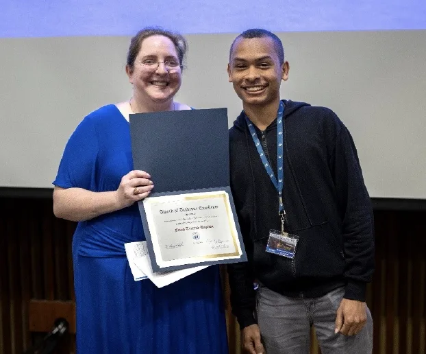 Christin Monroe presenting Favio T. G. the science award.