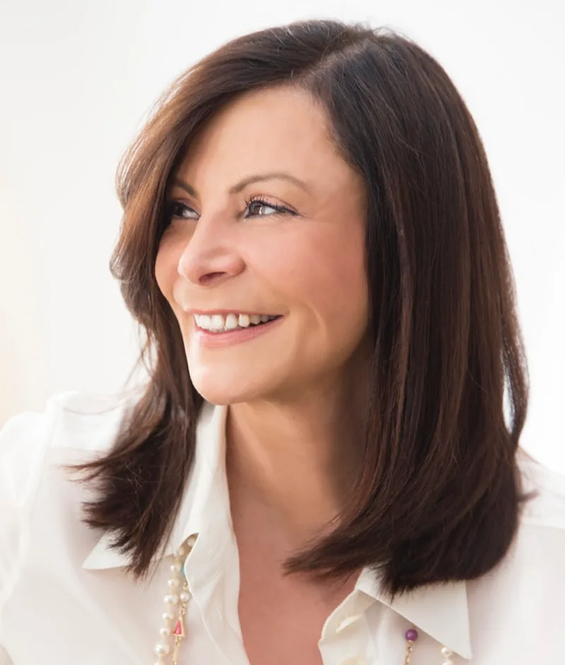 Headshot of Wendy Svarre.