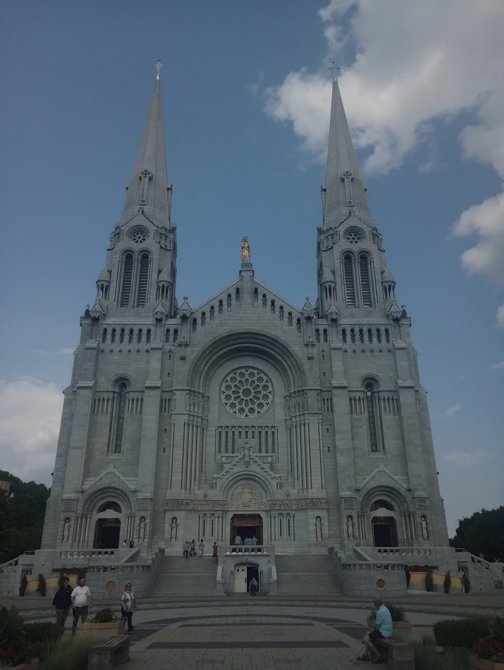 a picture of a large church