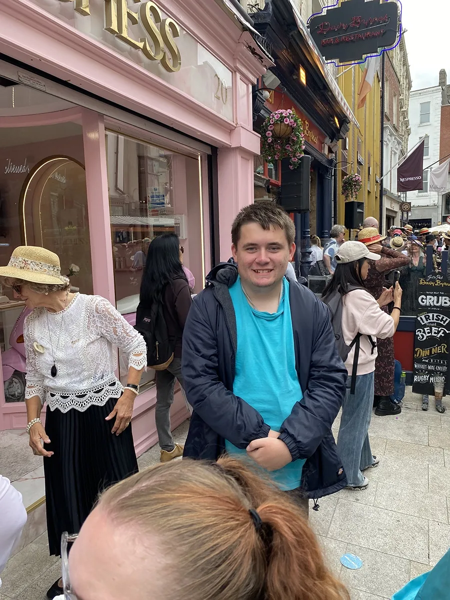 Student standing next to a woman dressed in Bloomsday attire (Edwardian era) in front of the pub where Leopold Bloom chats with pub owner Davy Bryne in Jame's Joyce's Ulysses.