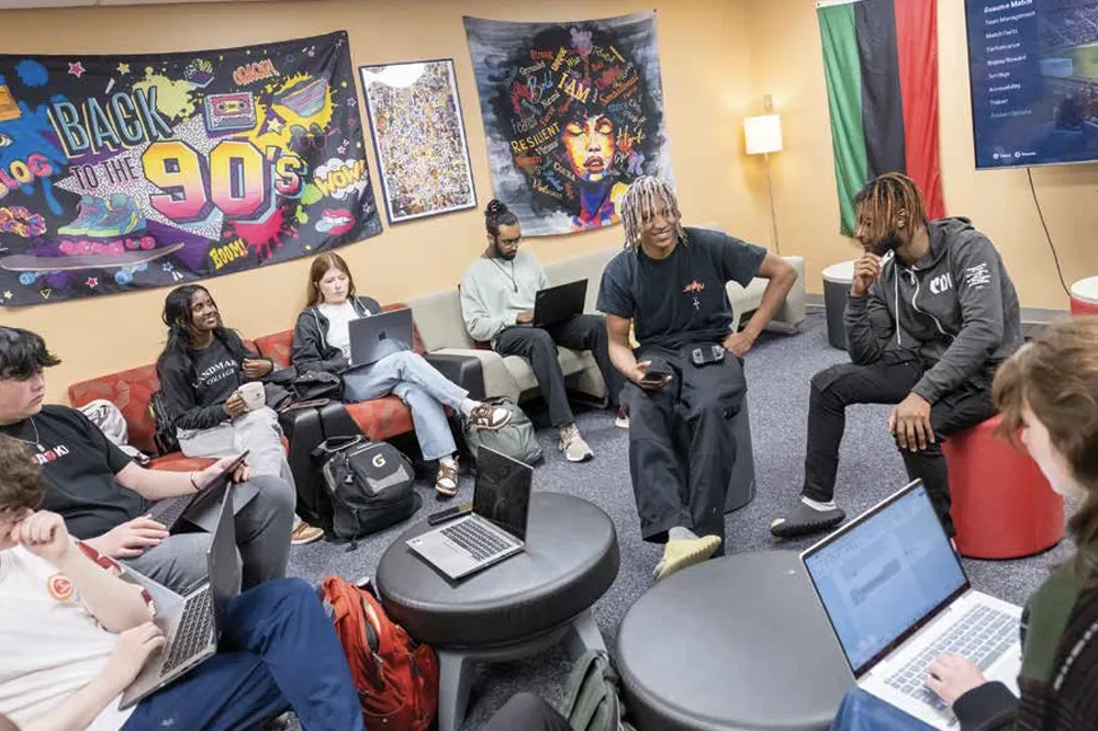 A group of students hanging out together in CDI.