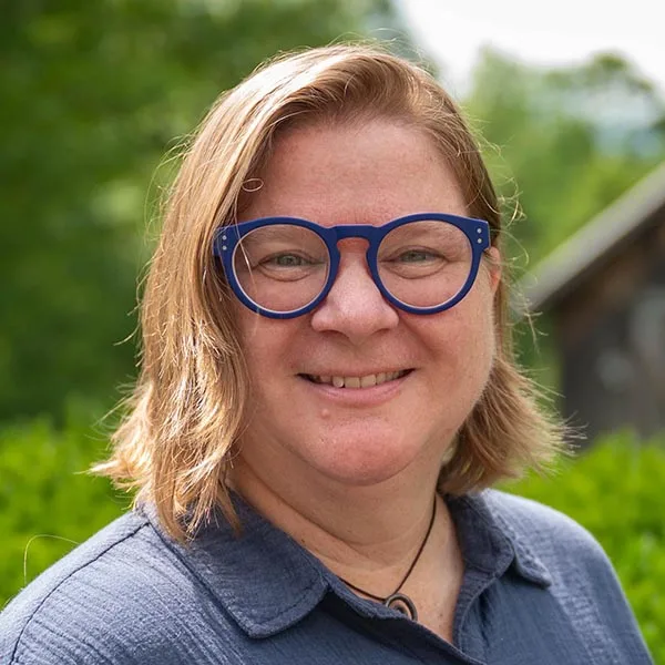 Headshot of Amy Moreland.