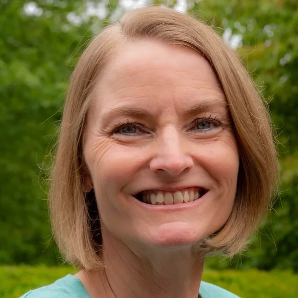 Headshot of April Reynolds.