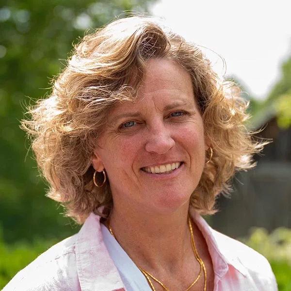 Headshot of Rebecca Matte.
