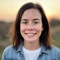 Headshot of Maribeth Resnick. 