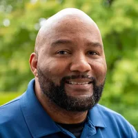 Headshot of Damont Whitaker. 