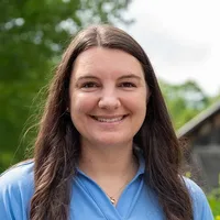 Headshot of Jenna Fernandez. 