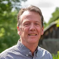 Headshot of Jeremy Holch. 