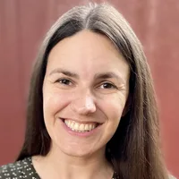 Headshot of Stefanie Argus 