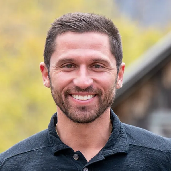 Headshot of Zachary Glowacki.